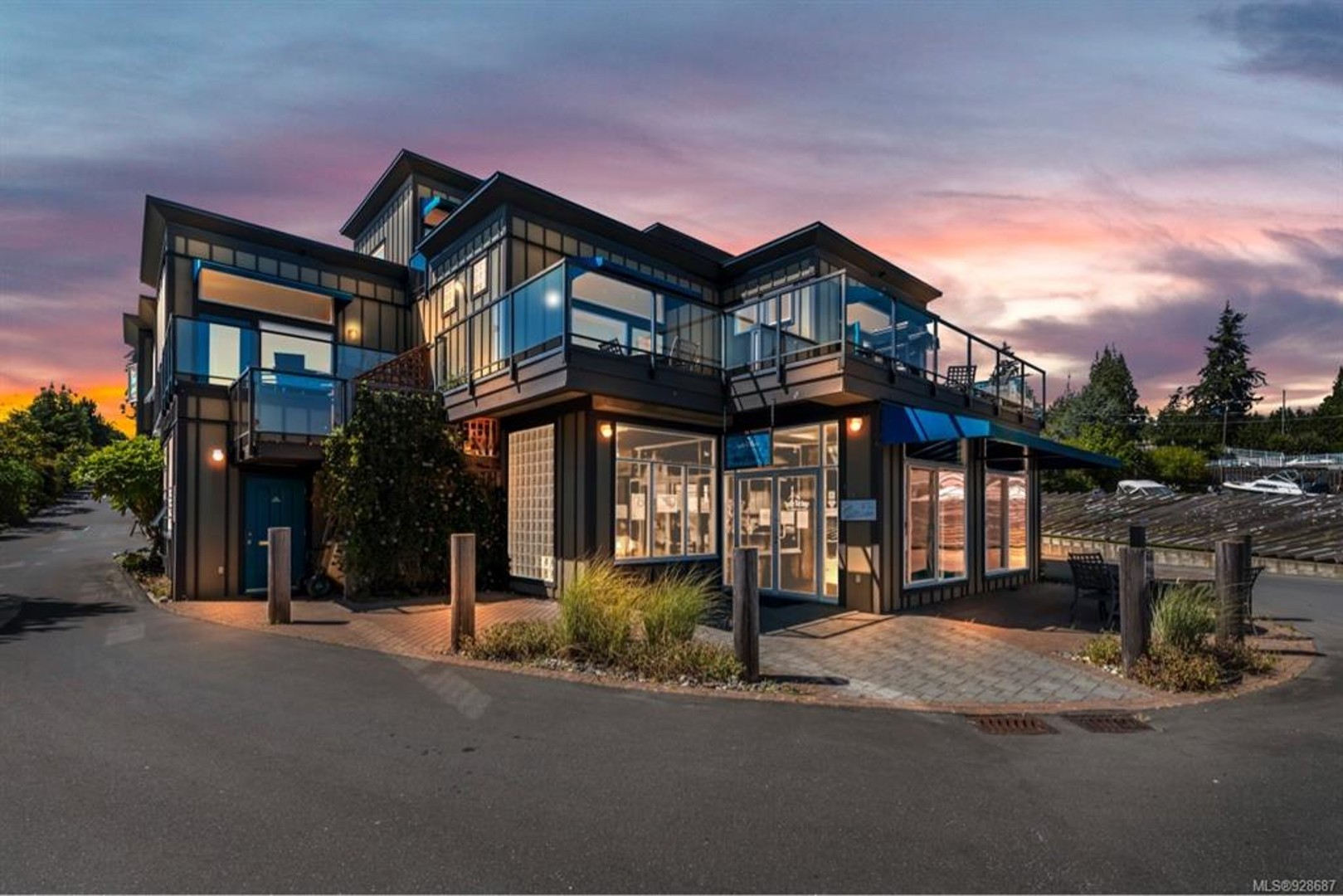 Sooke Harbour Penthouse - King Suite